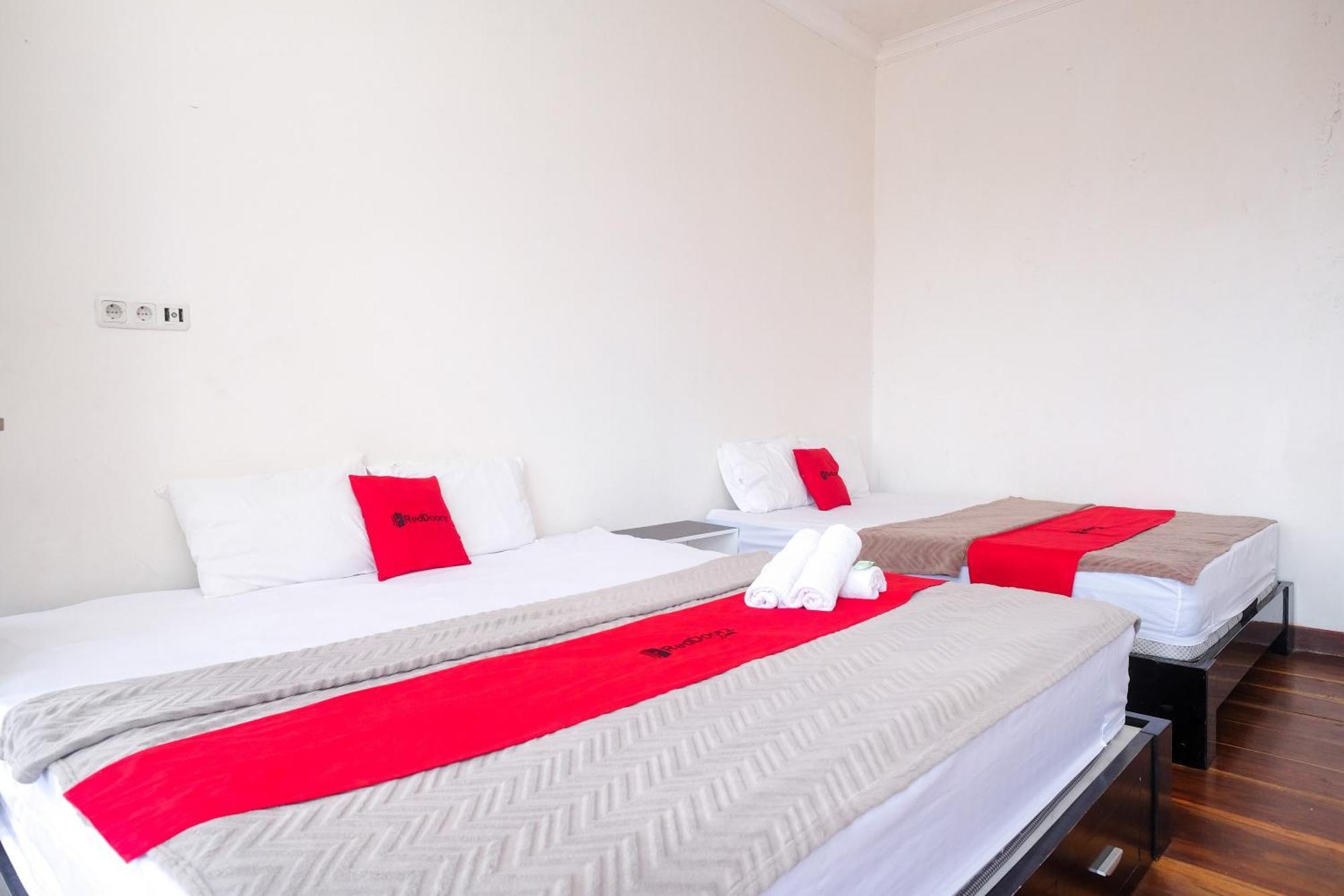 מלון Karanganyar  Reddoorz Near Grojogan Sewu Tawangmangu מראה חיצוני תמונה