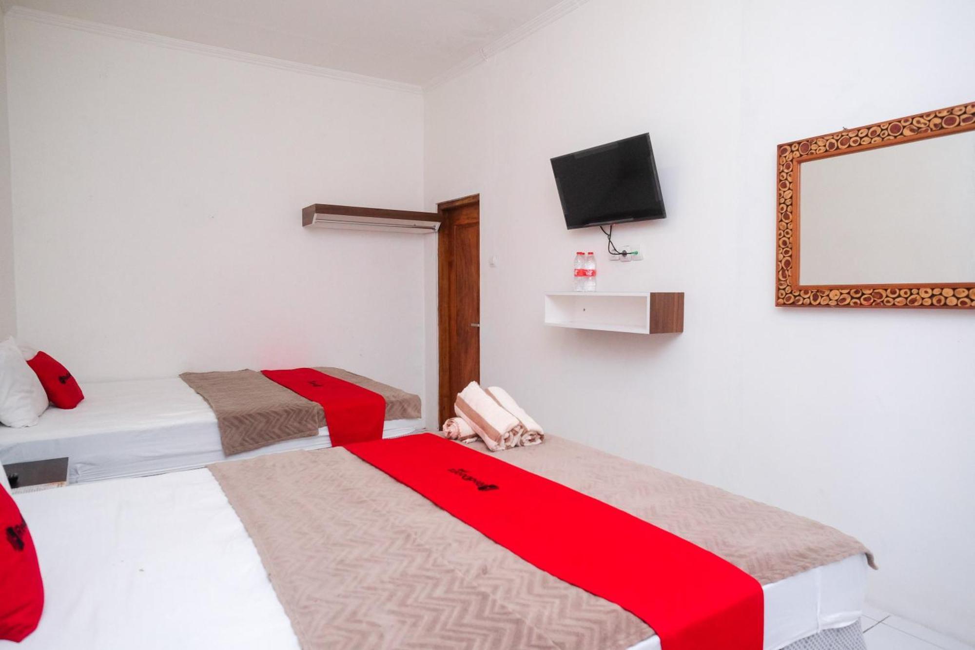 מלון Karanganyar  Reddoorz Near Grojogan Sewu Tawangmangu מראה חיצוני תמונה