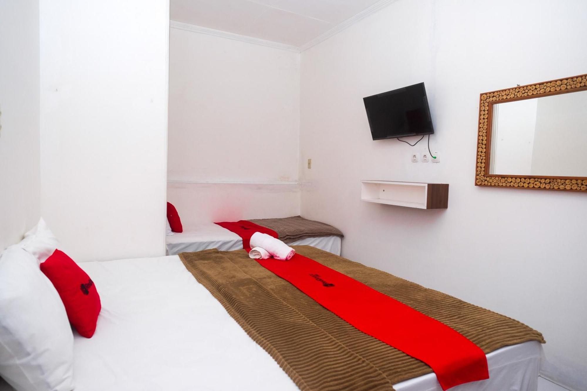 מלון Karanganyar  Reddoorz Near Grojogan Sewu Tawangmangu מראה חיצוני תמונה