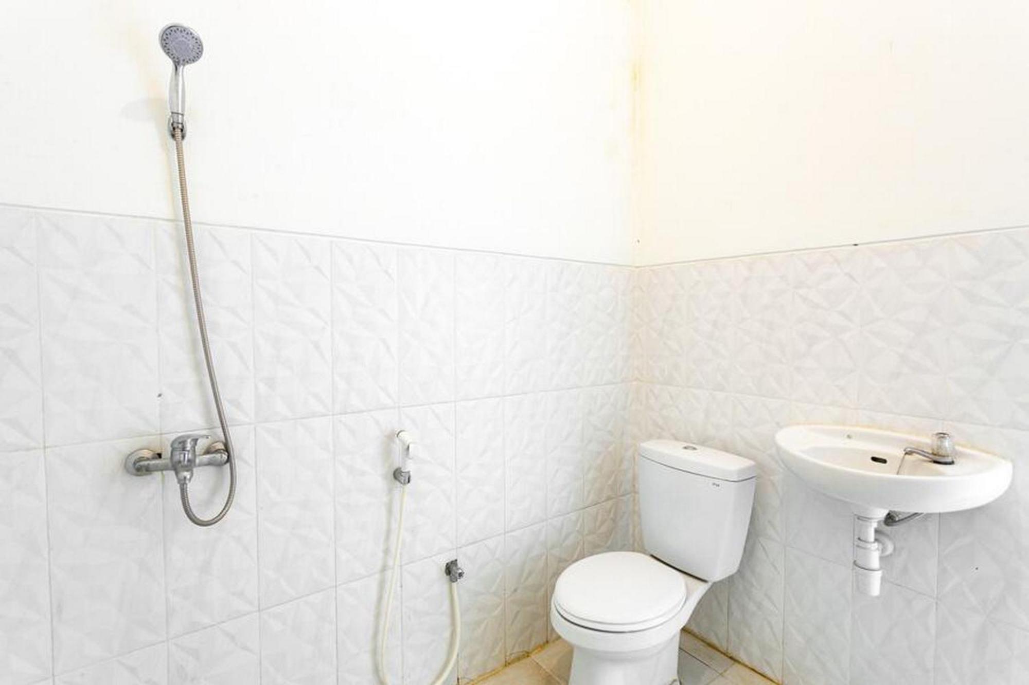 מלון Karanganyar  Reddoorz Near Grojogan Sewu Tawangmangu מראה חיצוני תמונה