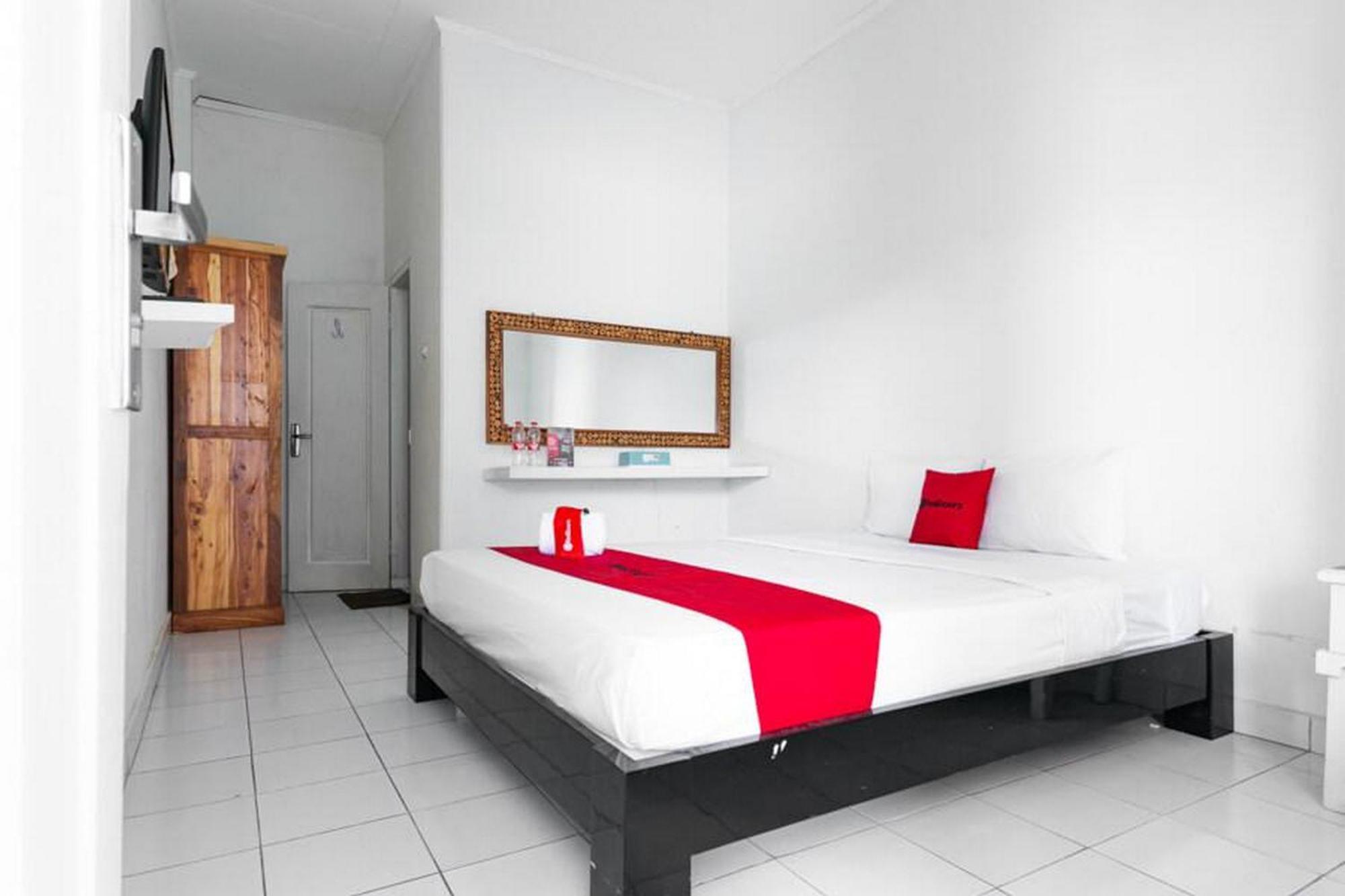 מלון Karanganyar  Reddoorz Near Grojogan Sewu Tawangmangu מראה חיצוני תמונה